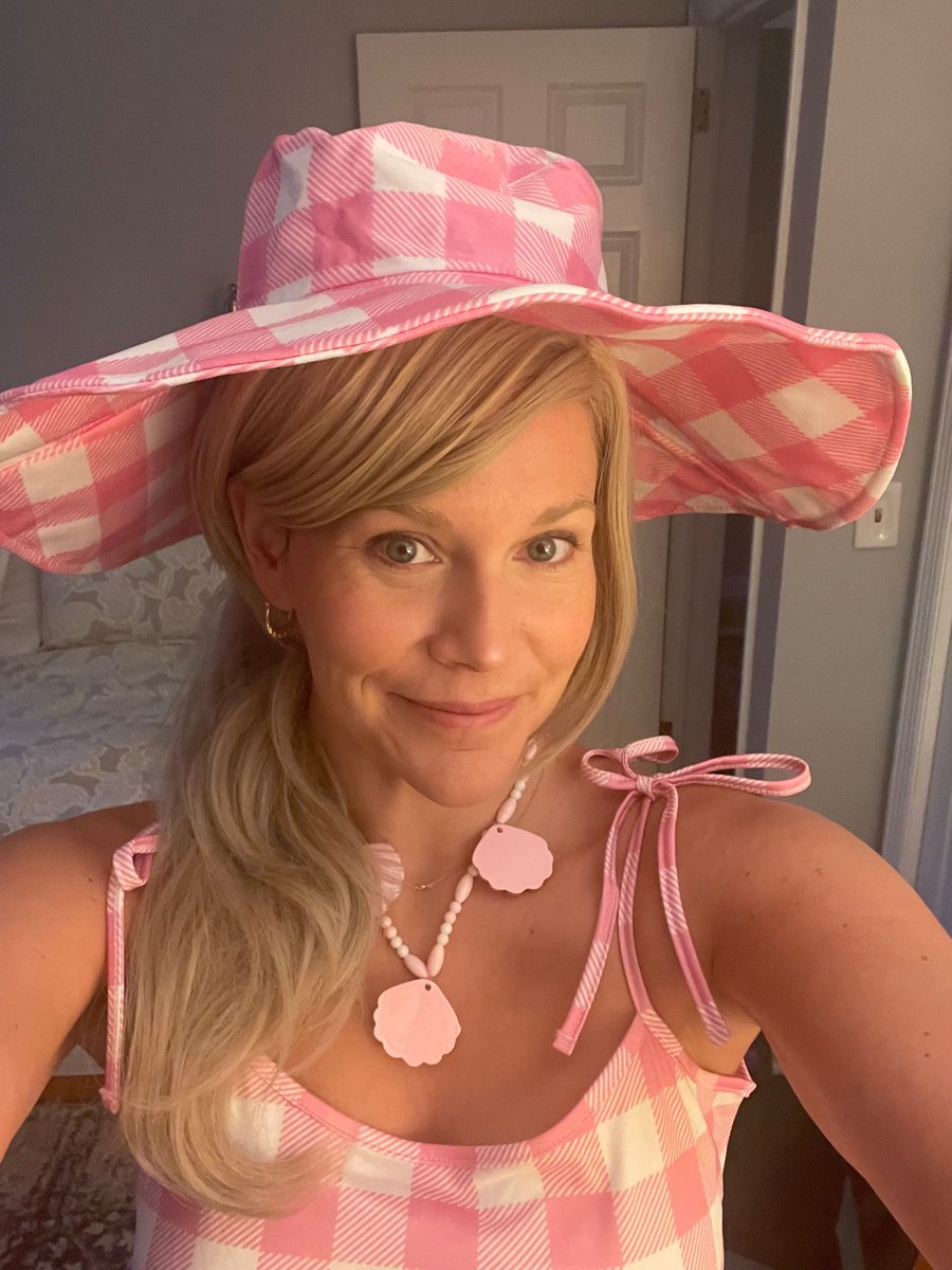 CaitPowersPage's tweet photo. Happy Halloween! https://t.co/usKas1ajh1