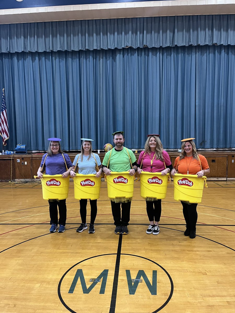 MeredithFreida's tweet image. First grade team! Happy Halloween everyone!