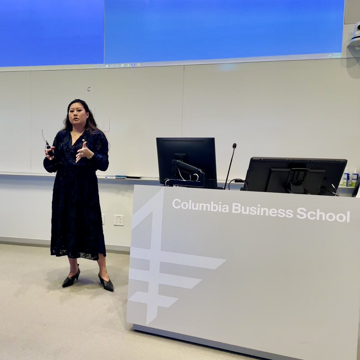 Great day as a guest lecturer to a class of @Columbia_Biz students! Thanks Prof. @malekanoms for the opportunity to talk about US regulatory frameworks, global approaches to innovation, and how blockchain technology can impact both financial services and commercial enterprise.