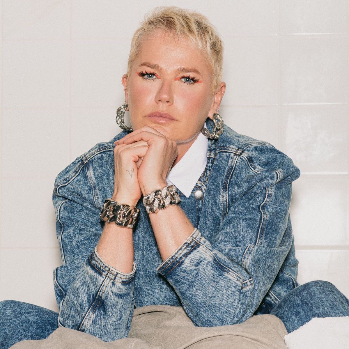 choquei's tweet photo. 🚨FAMOSOS: Xuxa Meneghel está na lista das 100 mulheres mais sexys do mundo.

A apresentadora ocupa a 22ª colocação, estando na frente de Gisele Bündchen, Grazi Massafera e Lívia Andrade. https://t.co/k9fT2lLss5