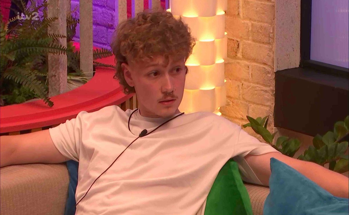 electrix_1's tweet photo. Get Them Out!! 💀

#bbuk #bigbrother https://t.co/9VHkRlIuUa