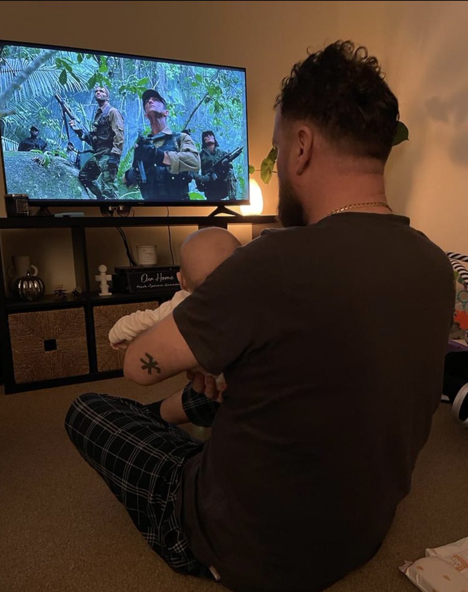 maccacovi's tweet photo. Watching the best film ever made with Medi . #predator #gettothechopppaa #slackedjawedfaggots #Dillonyousonofabitch #notimetobleed https://t.co/XnvWLWWTkJ