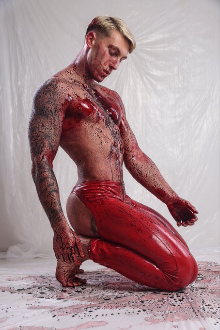 Happy Halloween 🩸 https://t.co/piPRgjaTL3