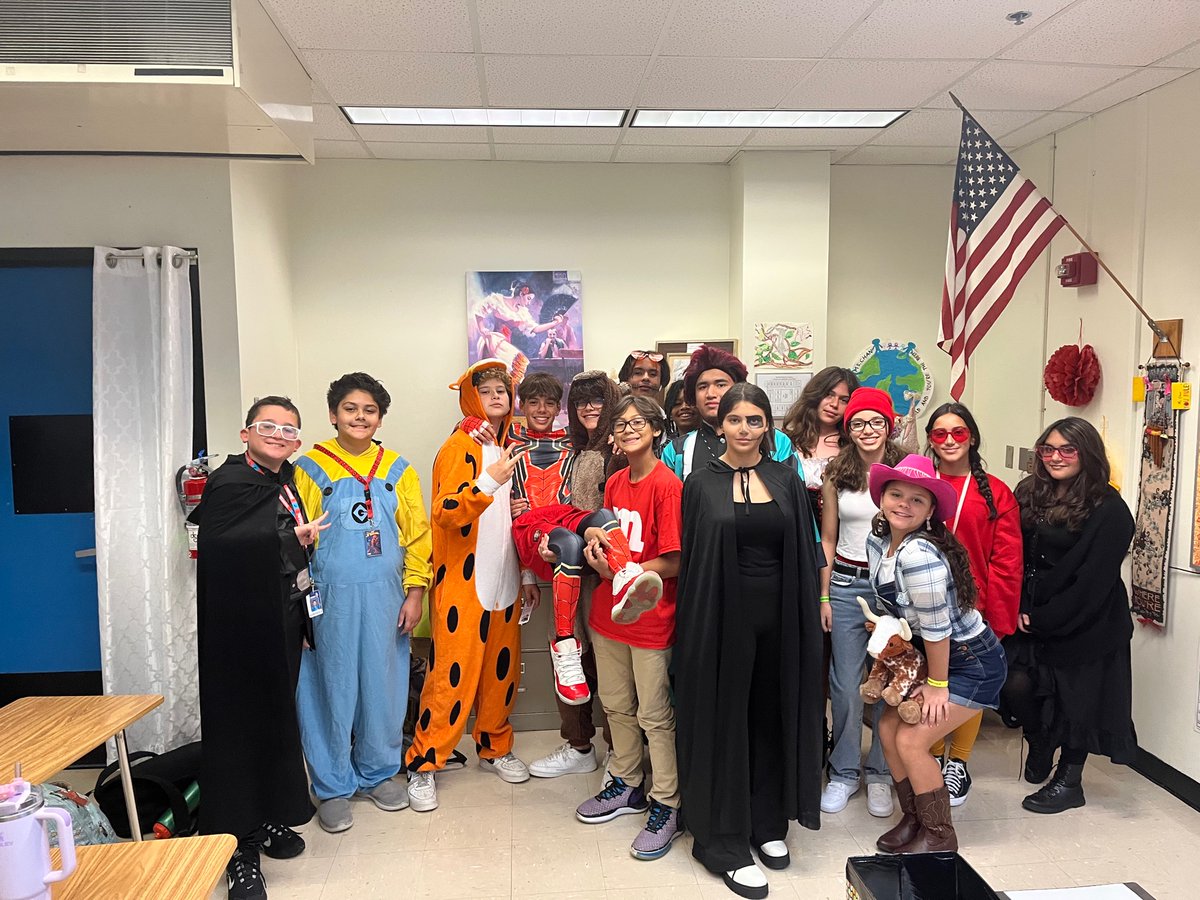 chanmast's tweet photo. Happy Halloween 🎃 @josemartimast https://t.co/C1AL4nh6wt
