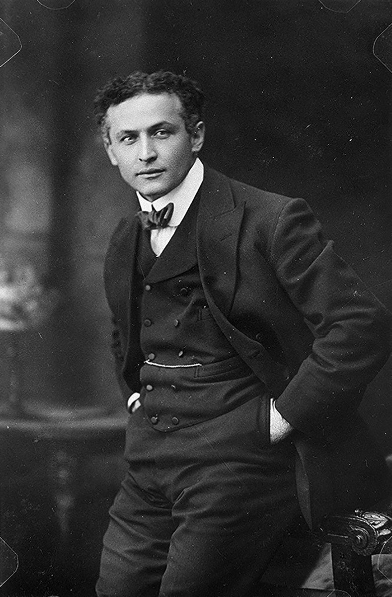 Legendary entertainer #HarryHoudini died #onthisday in 1926. 🪄 #Houdini #magician #escapeartist #illusionist #stuntperformer #handcuffs #buriedalive #actor #vaudeville #historian #pilot #trivia #magic #SocietyofAmericanMagicians
