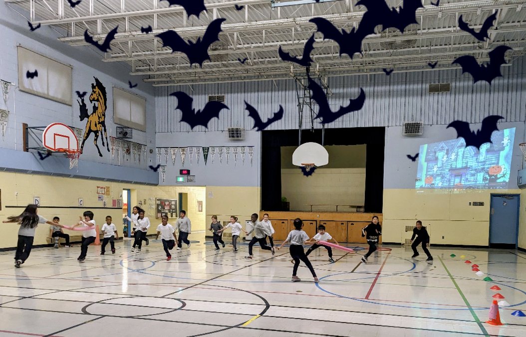 Mrs__DAmario's tweet photo. Happy Halloween! 🎃🦇 https://t.co/CsRy4zgepz