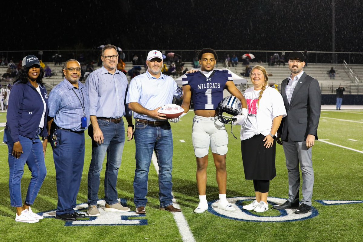 Dave Campbell's Texas Football — TexasFootball.com (@dctf) on Twitter photo Congratulations to Keivarius Cooper of Paris High School on being recognized with the Unsung Hero Award presented by <a href="/TexasFarmBureau/">Texas Farm Bureau</a> Insurance!
Check it out: texasfootball.com/unsung-hero-aw…
<a href="/WildcatParis/">Paris Wildcat Football</a> <a href="/Cat_Performance/">Matt Green</a> Congratulations to Keivarius Cooper of Paris High School on being recognized with the Unsung Hero Award presented by <a href="/TexasFarmBureau/">Texas Farm Bureau</a> Insurance!
Check it out: texasfootball.com/unsung-hero-aw…
<a href="/WildcatParis/">Paris Wildcat Football</a> <a href="/Cat_Performance/">Matt Green</a>