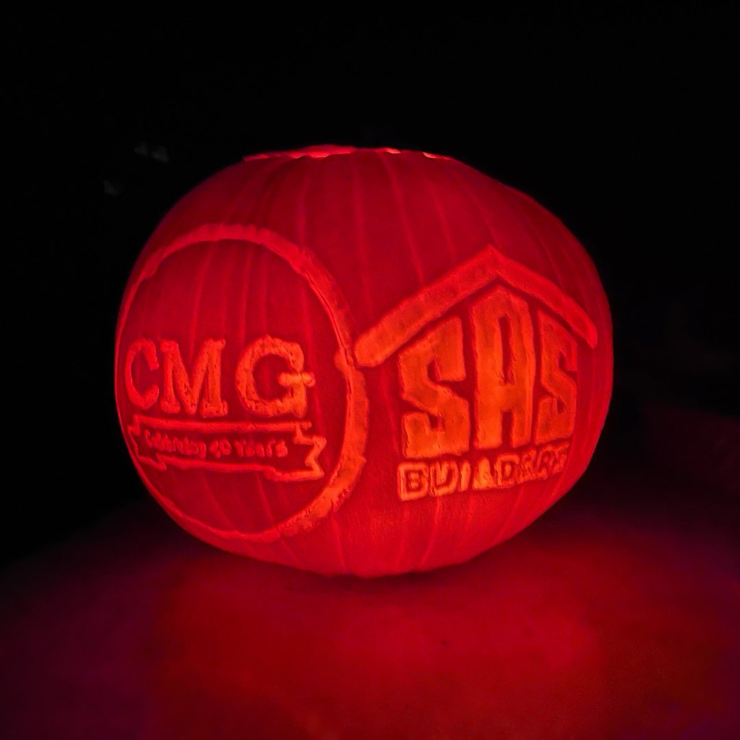 cmgleasing's tweet photo. If there is one holiday that our employees love, it's Halloween! Congratulations to our winners: Vue Apartments for winning the costume contest, SAS Builders for their winning pumpkin design, 🎃 and Ian Friend's winning pups in our pet costume contest! 🐾

#halloween #cmgleasing https://t.co/4EOpfkx1pC