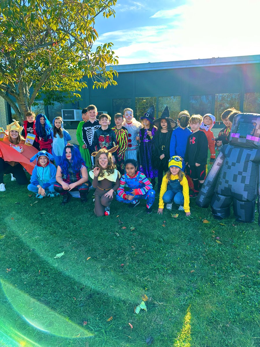 Halloween 2023 🎃! 
.
.
.
PSA: Keep an eye out for the Harbor School’s upcoming Thanksgiving food drive! 🦃❤️