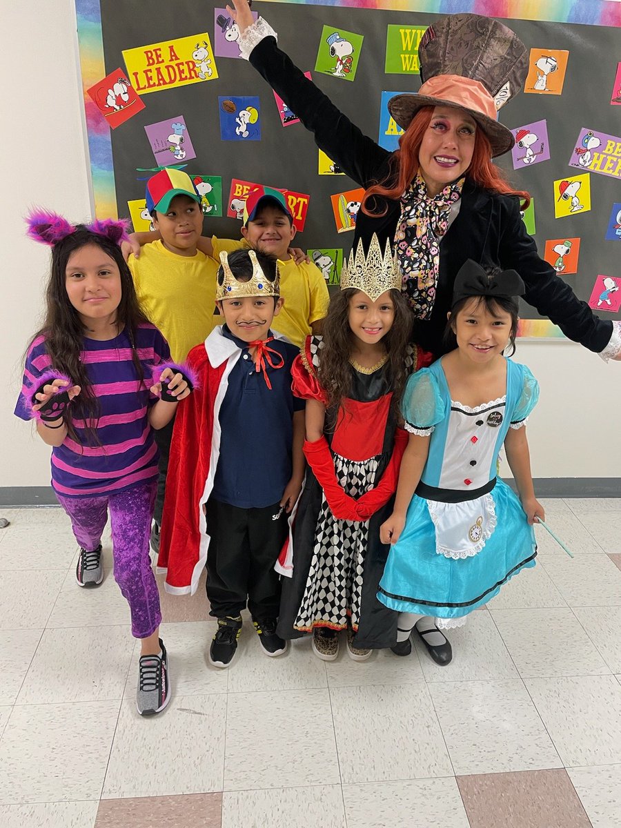 Our 3rd grade classes are having so much fun  🎉 We say BOO to drugs! #HappyHalloween #RedRibbonWeek @Southgate_Gator @gisdnews