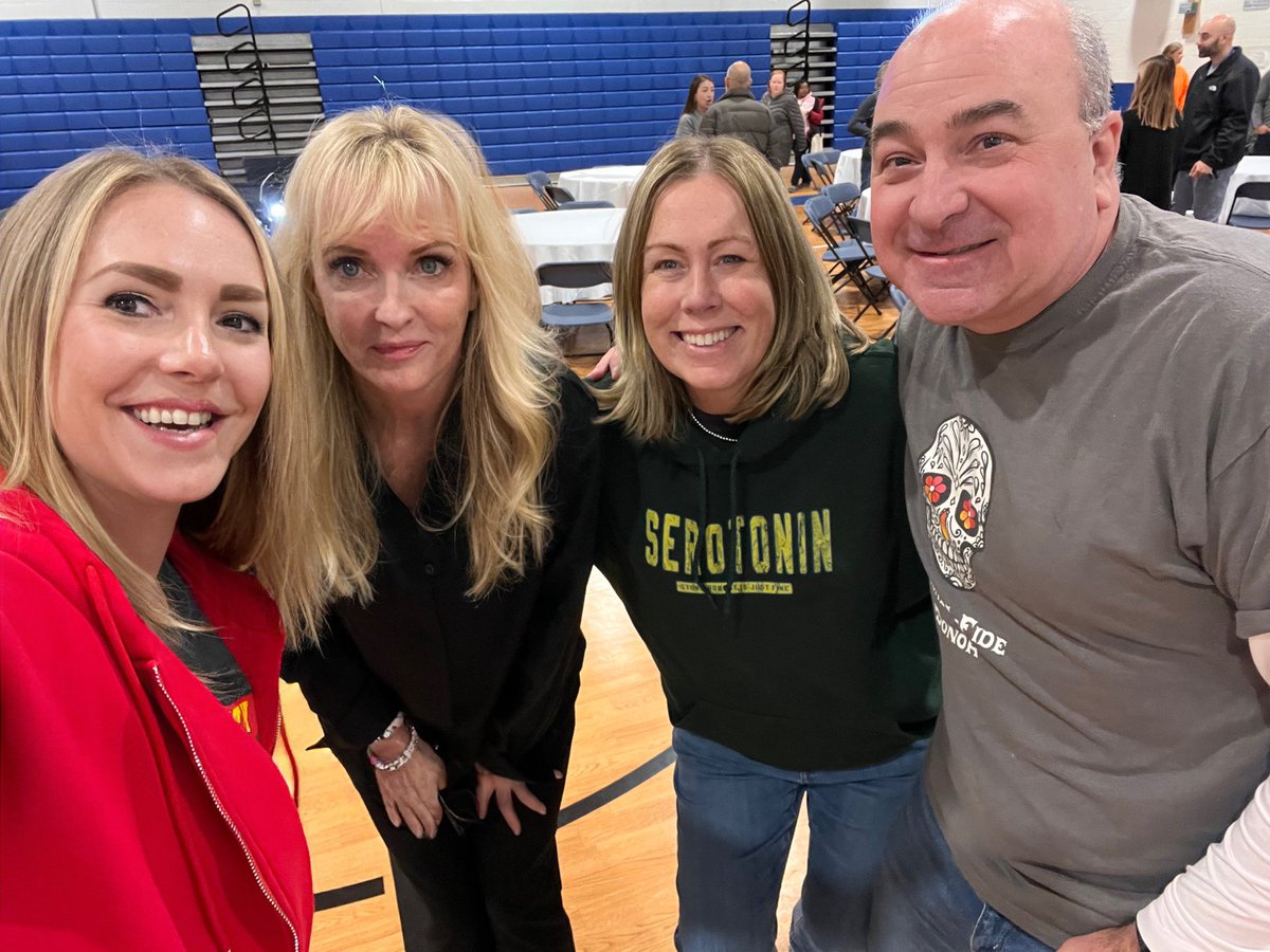 AI isn’t all that spooky when you’ve got <a href="/HollyClarkEdu/">Holly Clark - The AI Infused Classroom</a> to help guide you! We loved having Holly with us in <a href="/Woodridge68/">Woodridge Dist 68</a> today! Our book club participants got to celebrate with a photo-op after the session 🤩