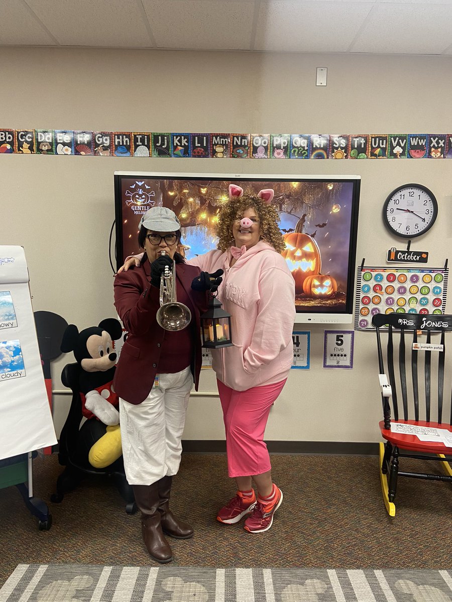 MrsJonesClass1's tweet photo. Book character day was a success! @StanleyStampede #literacy #iloveSSE https://t.co/vO92QQfI7M