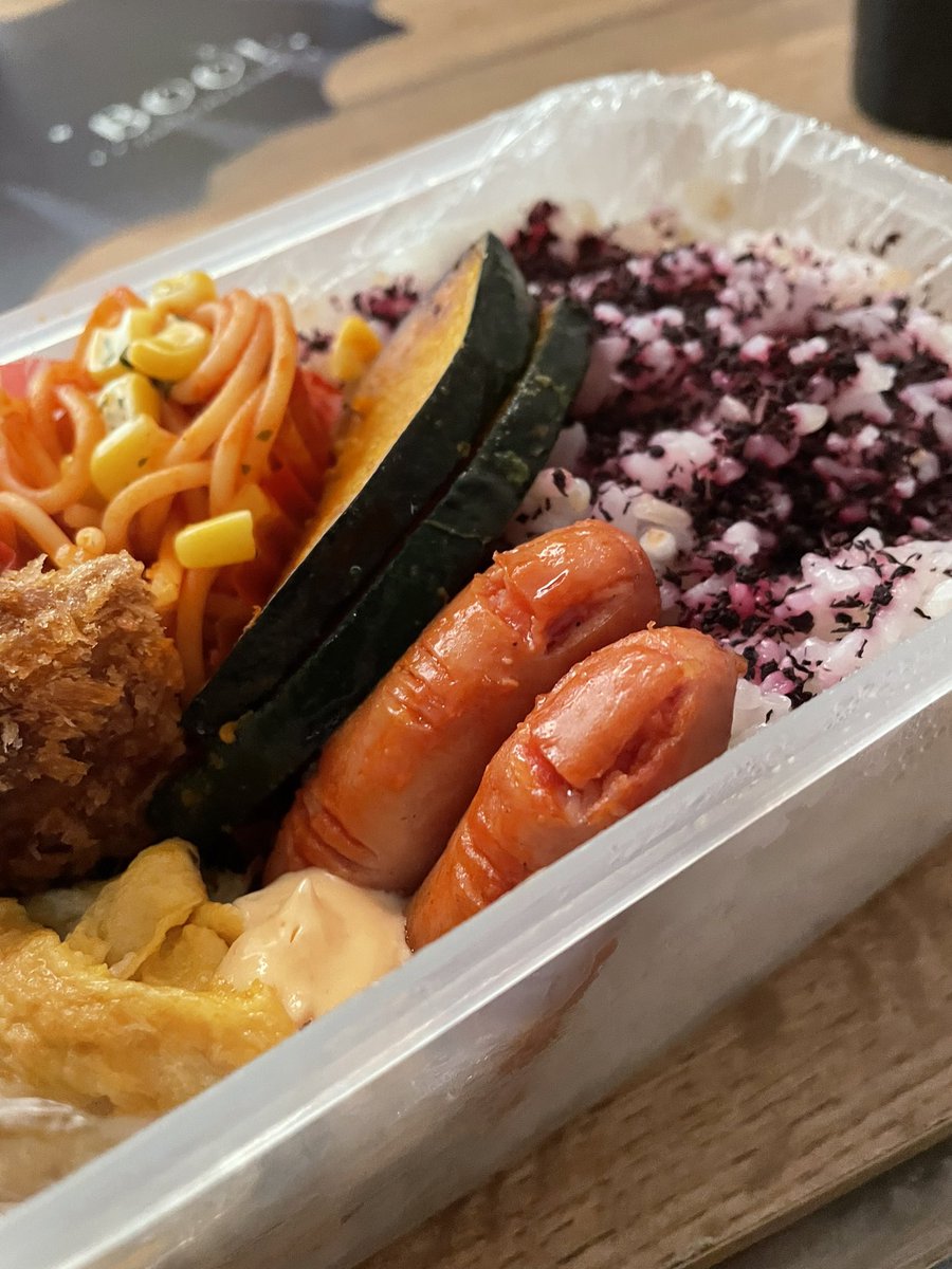 NEO_DartsF's tweet photo. お弁当に入ってたらあかんもん入ってた。

#お弁当
#リアル過ぎる
#ハロウィン https://t.co/nzxm5heucr