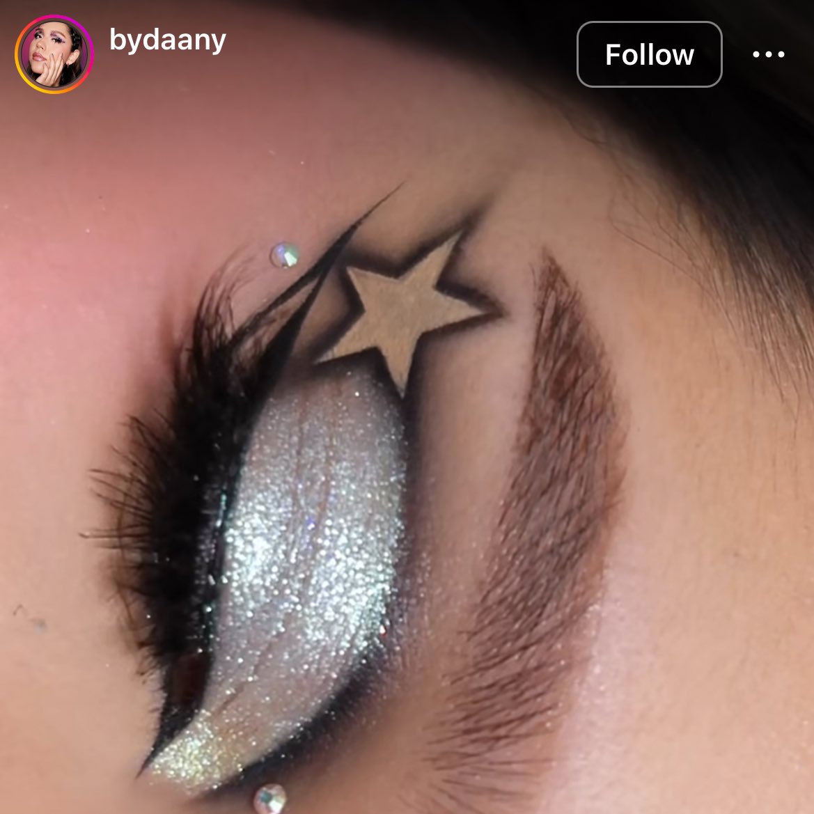 MarisolLords's tweet photo. ☆ @UrbanDecay NAKED Metal Mania ☆
•original: @bydaany (on IG)
•Sound Tower (crease), Heavy (deepen), Spike Stud (lid)
•Heavy Metal Liner (Glam Rock)
#udcreator #urbandecay #urbandecaycosmetics #dragqueen #makeup https://t.co/mC58oGjsuv