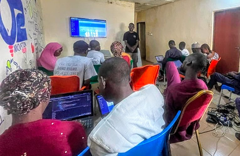 02Innovations's tweet photo. Over the past 7 weeks, we've been training over 40 interns at our hub. They're gaining skills and learning about our organization, crucial for their SIWES program. This includes research writing, web and mobile development, and embedded systems.
#02innovationslab https://t.co/sKXum7UCzX