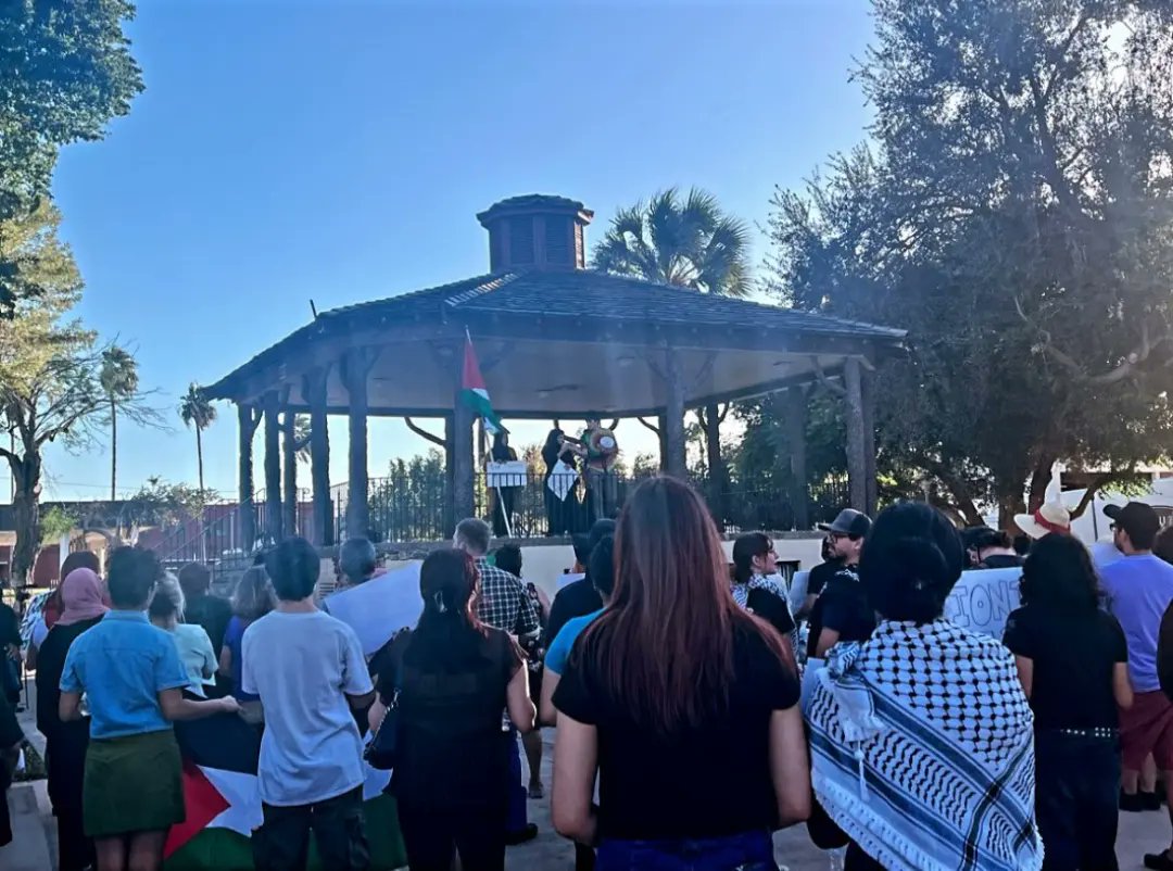 rgvjbgc's tweet photo. Oct. 29 saw an amazing turnout at the Palestinian Solidarity Rally. Organized by Red Star and Food Not Bombs, speakers came up to shed light on the ongoing Palestinian g*nocide and their experiences, including a descendant of holocaust survivors who spoke on the topic. (1/4) https://t.co/BXYM8Zvabd