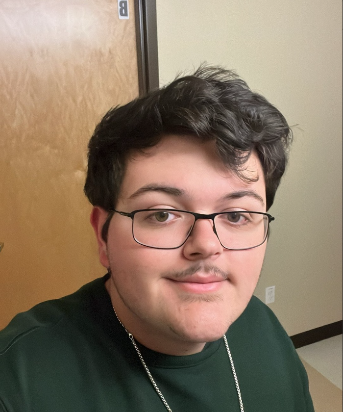 r6_utd's tweet photo. Meet the players!

This is Xavier of our Green team!
Xavier, or SirRatToast, is an ATEC major and 18 years old.
Their favorite attacker is Fuze, and favorite defender is Ela.
They started playing the game in Y2S1!

Stay tuned for more player spotlights!
#CometsR6 https://t.co/sMUA2GibtG
