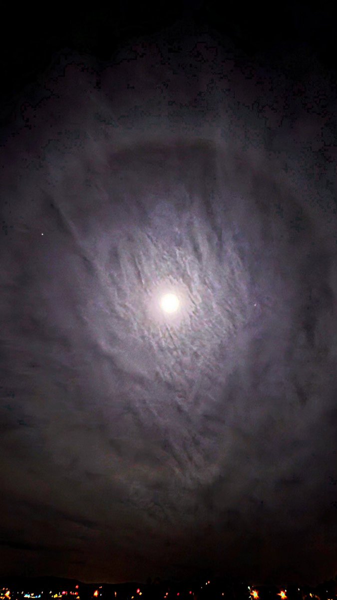 #halo #lunaire ce soir ! Juste trop beau même si pas bien dessiné ! #hyeres #var