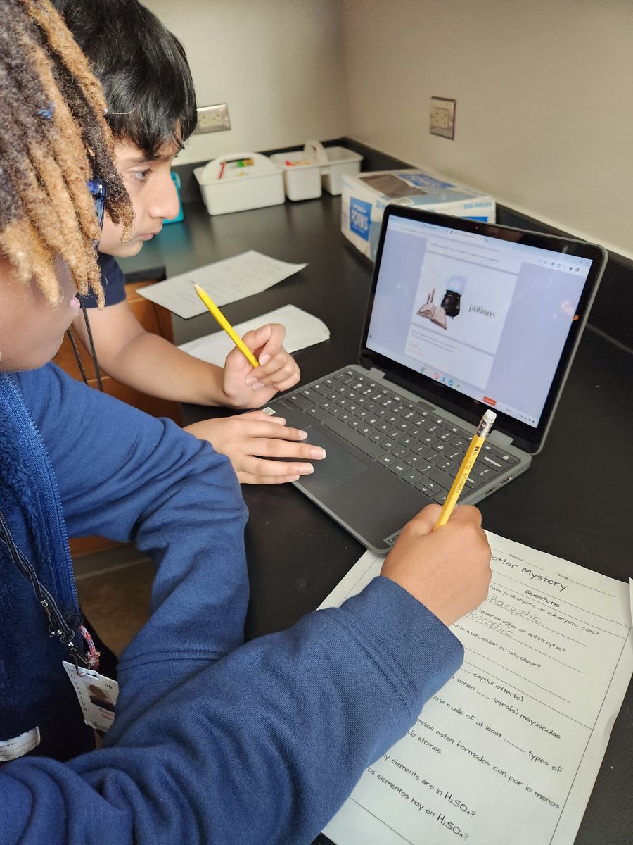 villa_sci's tweet image. These Texans went to Hogwarts today for some spooky fun 👻 🎃

They absolutely loved this spiral review disguised as a murder mystery 😊

#SamSide #HoustonScience #AVIDStrategies #Collaboration