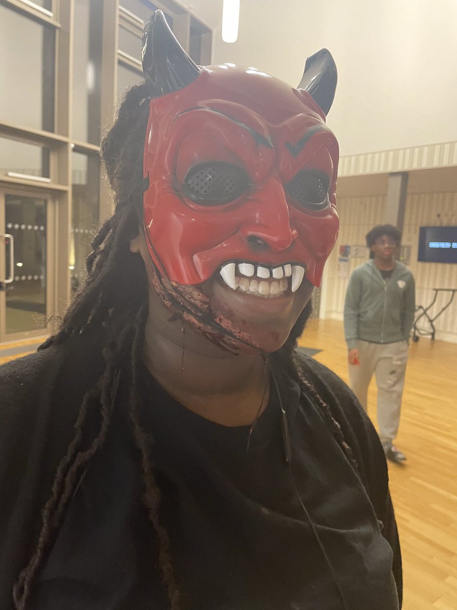 LiveFreemens's tweet photo. Walbrook celebrates Halloween with a scary trick or treat around school!  Special shout out to Richy, our make up artist in chief #spooktacular #boarding @HelloFreemens https://t.co/kFR9tRaIVz