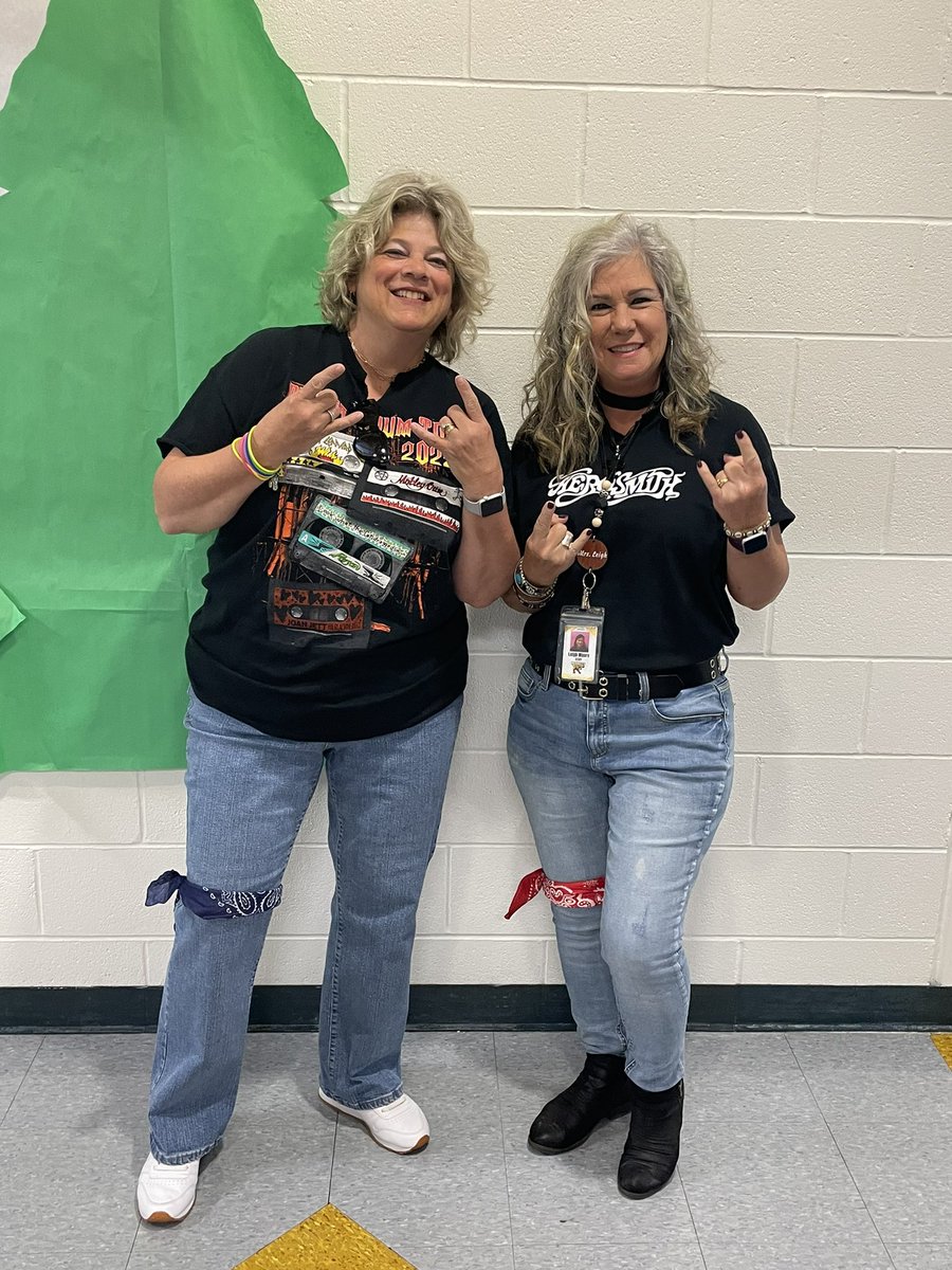 DrCarlaNeal's tweet image. What a day at Bennett! We had a full day of PLCs w a focus on differentiation! Also great costumes from staff and students. I hope everyone has a safe and fun Halloween 🎃 #CCSk8 #OneChatham