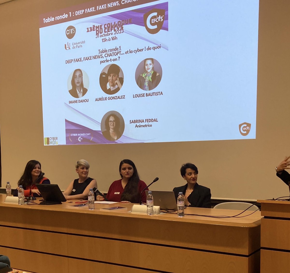 Célébrer la fin du #cybermois ds une ambiance Halloween🎃 discutant  #FakeNews #chatGPT #DeepFake 😱 ➡️ table ronde : #IA dans la #cyber
🙏 Thx team <a href="/CEFCYS_Officiel/">CEFCYS</a> pour l’organisation du colloque annuel du #CEFCYS 👏🏼
Merci aux sponsors <a href="/AccentureFrance/">Accenture France</a> <a href="/splunk/">Splunk</a> <a href="/SopraSteria_fr/">Sopra Steria France</a>