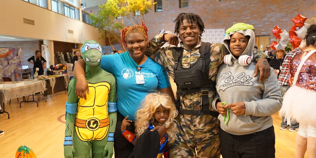 ShrinersChicago's tweet image. It&apos;s a #HappyHalloween from all of us here @shrinerschicago. Our patients, families and staff had  #SpooktacularFun with costumes, pumpkins, and lots of candy! Thanks to our amazing #ChildLife department, @windycitygb and Elmwood Park police department  for making it special.