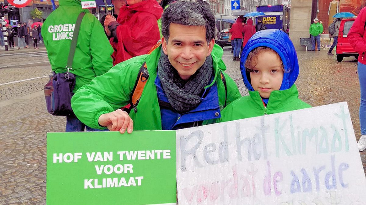 Laat de Hof van Twente van zich horen tijdens de klimaatmars! We hopen dat we met zoveel mogelijk mensen uit de Hof op zondag 12 november naar de Klimaatmars in Amsterdam komen! Neem je GroenLinks-jassen en demonstratievlaggen mee. Wij zorgen voor mooie protestborden.
