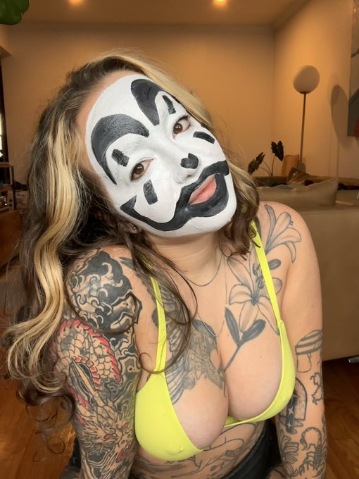 come take a spin on a carnie ride 🪓 https://t.co/loKZKfg5ch