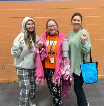 My <a href="/TISDOIS/">Oakcrest Intermediate</a> World Cultures team's fits ate today for dress like a student day!🔥 Happy Halloween!🎃