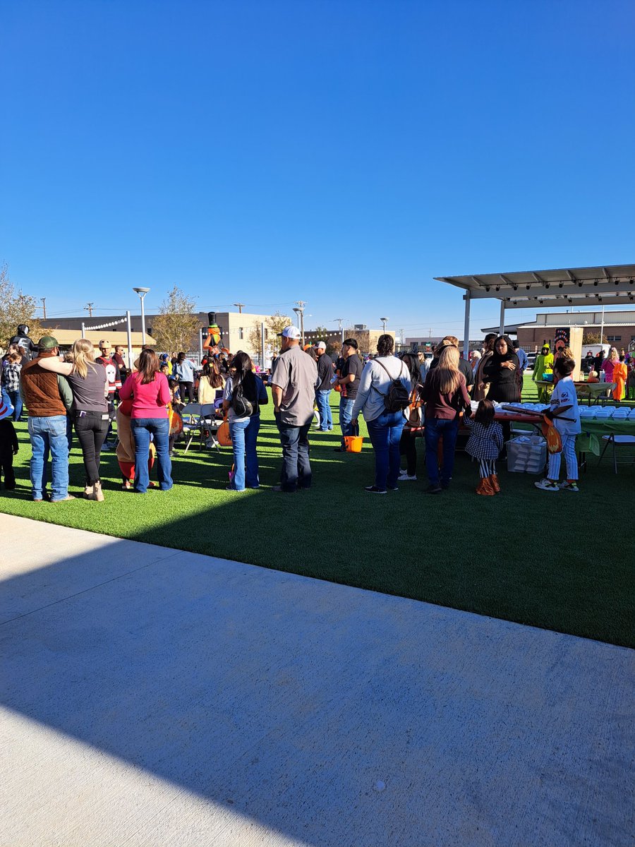 DanznfoolLynn's tweet image. The OC Halloween Party Downtown is a happening event. @OdessaCollege #OCXchange