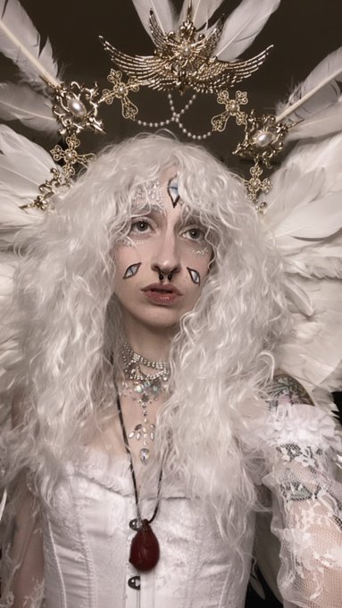 Angel in name only? Happy Halloween friends 🖤🥀🎃⚔️ https://t.co/y1AvoNqwig<a href="/tag/berserk"class="tags"><span>#berserk</span></a><a href="/tag/berserkcosplay"class="tags"><span>#berserkcosplay</span></a><a href="/tag/griffithberserk"class="tags"><span>#griffithberserk</span></a>