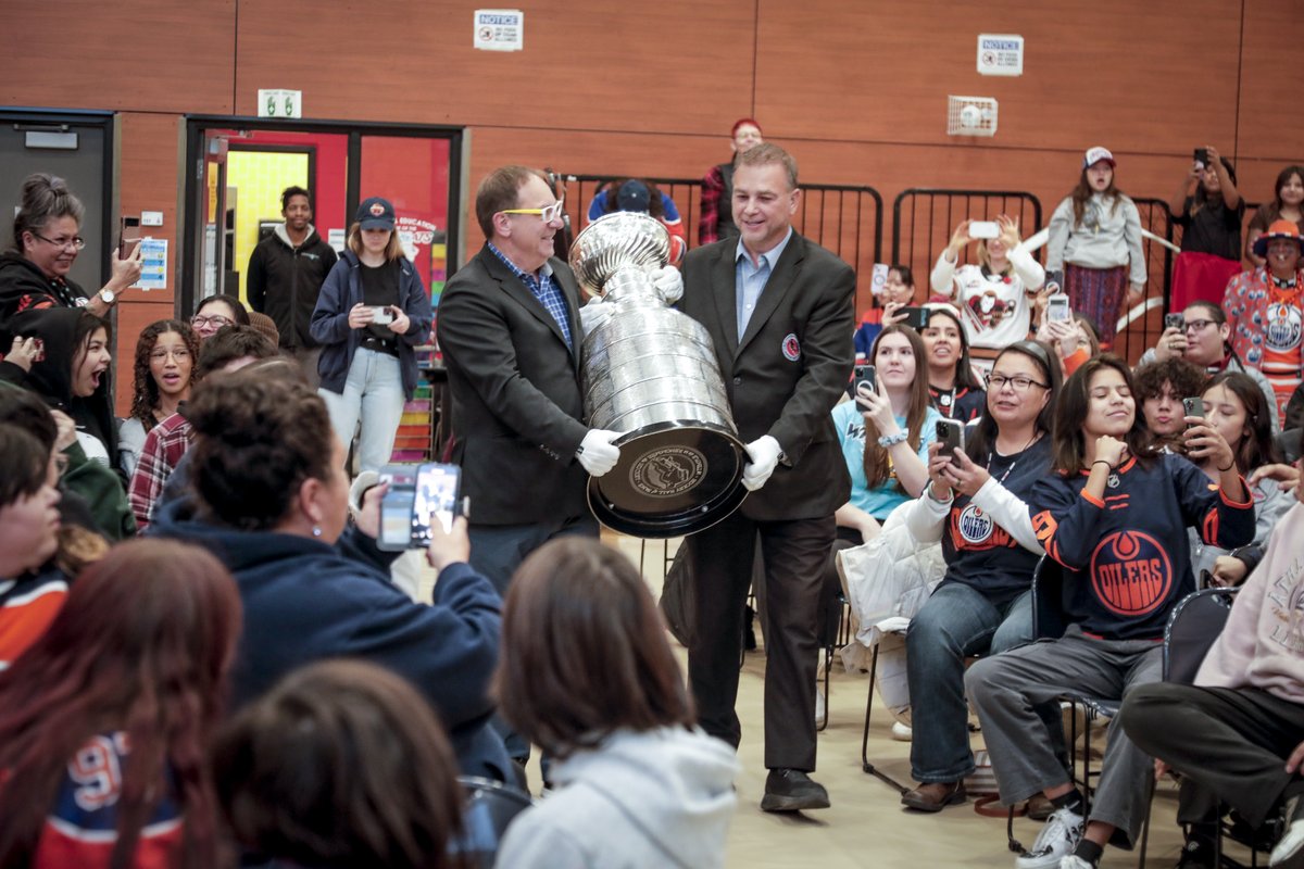 Yesterday we surprised students from the Maskêkosak Kiskinomâtowikamik school on Enoch Cree Nation with an up-close experience with the Stanley Cup. Stay tuned... we'll be sharing more on this inspiring event later this week! @maskekosihk_ECN