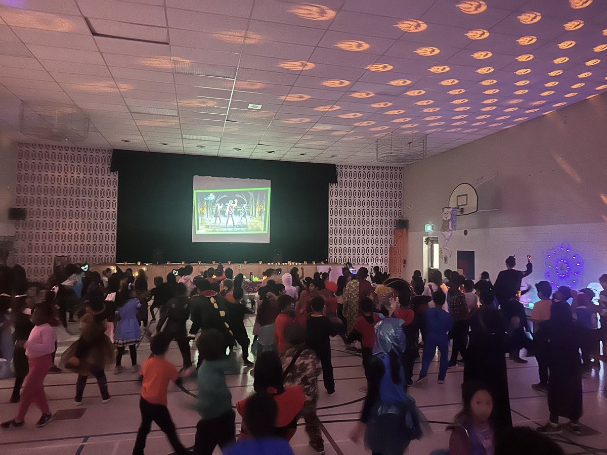 militoGr1's tweet photo. We had so much fun at the Halloween dance today! Thank you to Ms. Cress and Ms. Rogerson for all their hard work putting it together for us! @StRoseLimaOCSB https://t.co/D1gaGdtem6