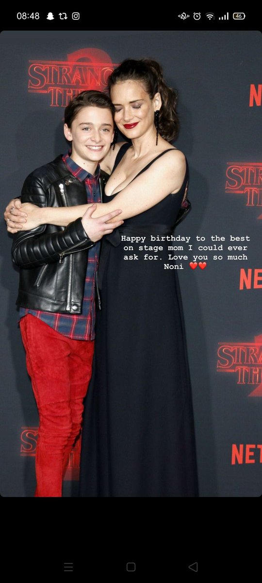 📸Noah Schnapp via Instagram

„Happy birthday to the best on stage mom I could ever ask for. Love you so much Noni ❤️❤️”