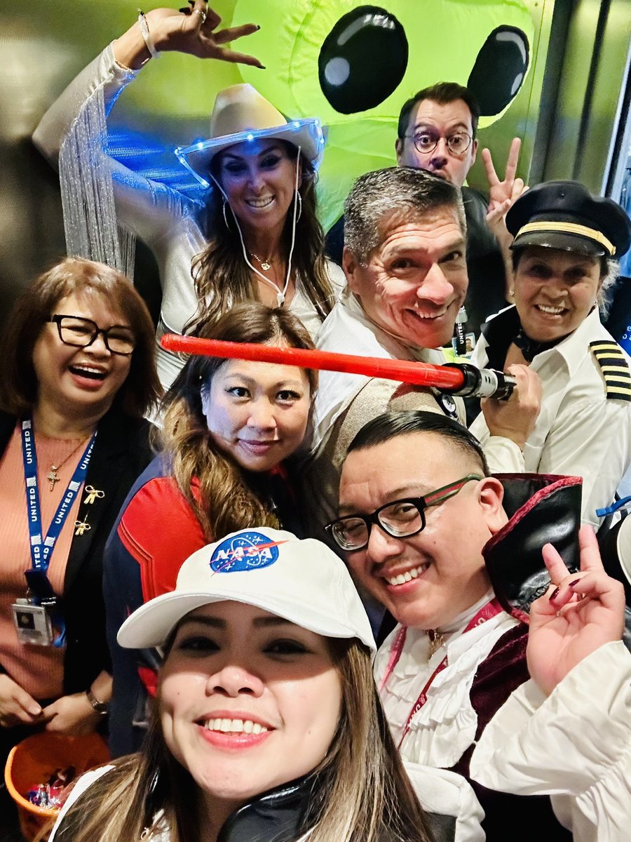 Al (@al_pact) on Twitter photo United employees Passengers getting into the #Halloween spirit at <a href="/flyLAXairport/">LAX Airport</a> #united #LAXTerminal7 United employees Passengers getting into the #Halloween spirit at <a href="/flyLAXairport/">LAX Airport</a> #united #LAXTerminal7