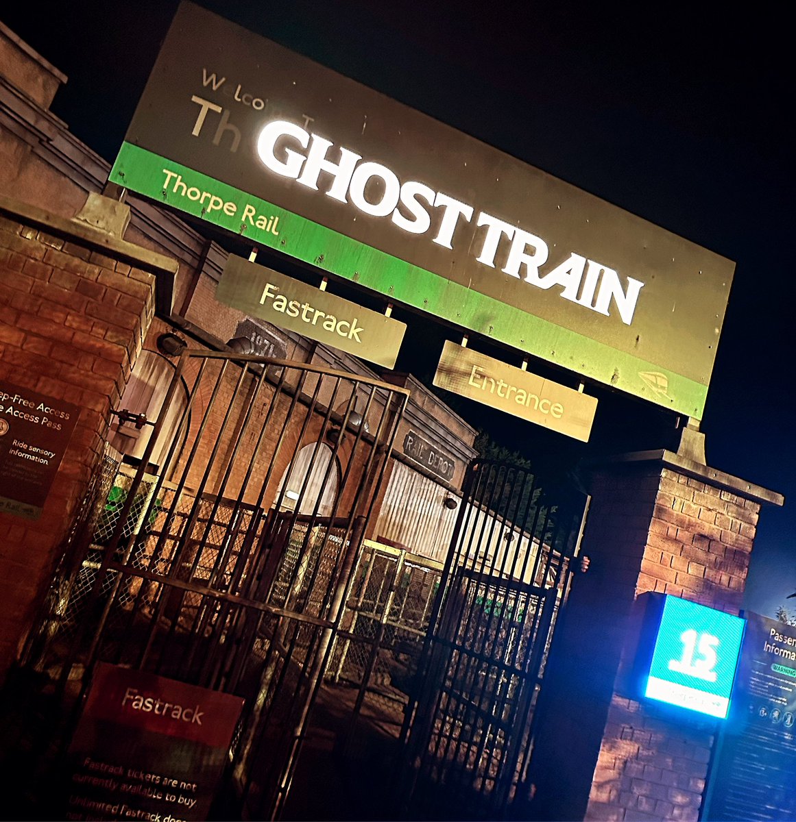 And my final thorpe ride of the year was….. Ghost Train! Only 6 in our group, hilarious and scary! The shop at the end had 10 actors jump at us! Great way to end the season 😃
#myghosttrain #thorpepark #DBGT #frightnights #endofseason