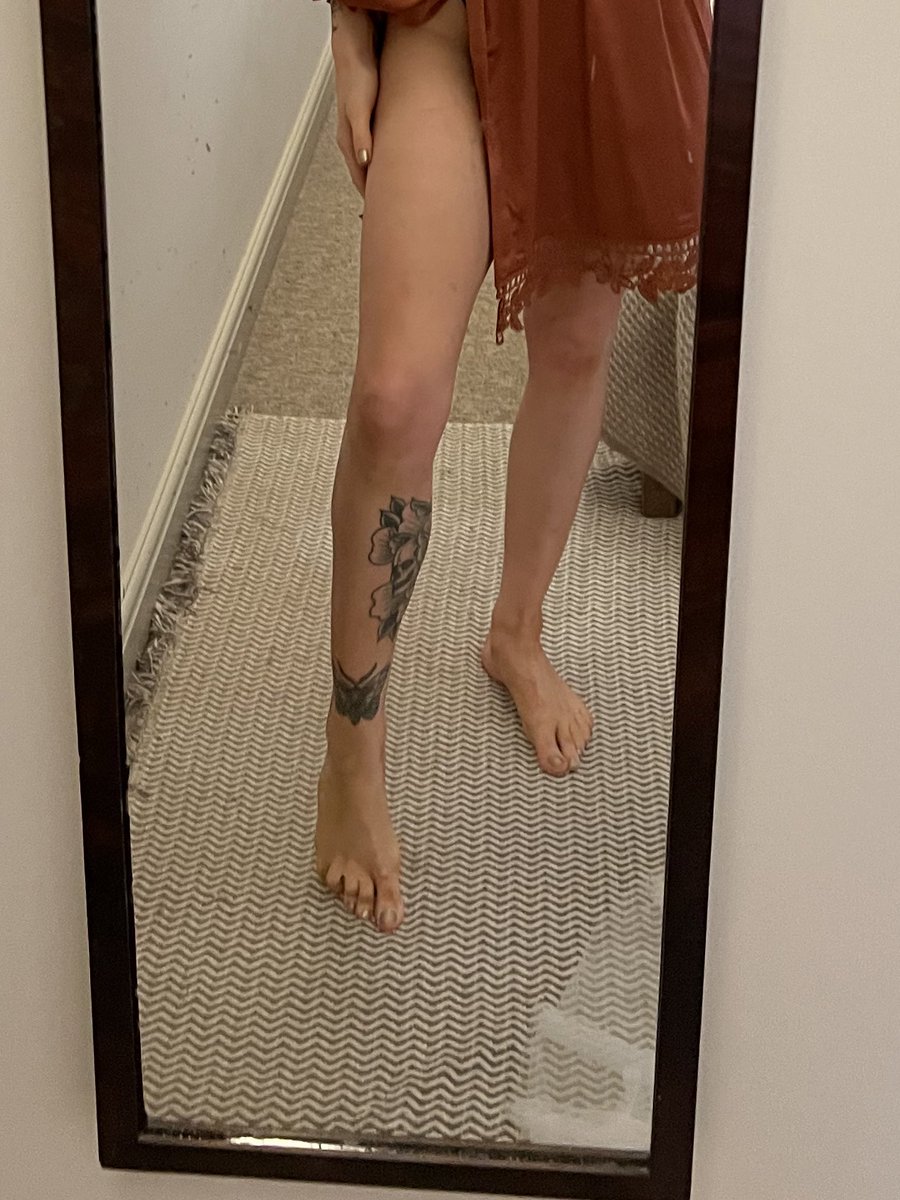 Goddess_Fizz's tweet photo. Love me a robe and nothing else underneath🔥 #feet #feet_lover #feet_pic #feetcare #feetcontent #feetpicsforsales https://t.co/JzfyiTpMCs