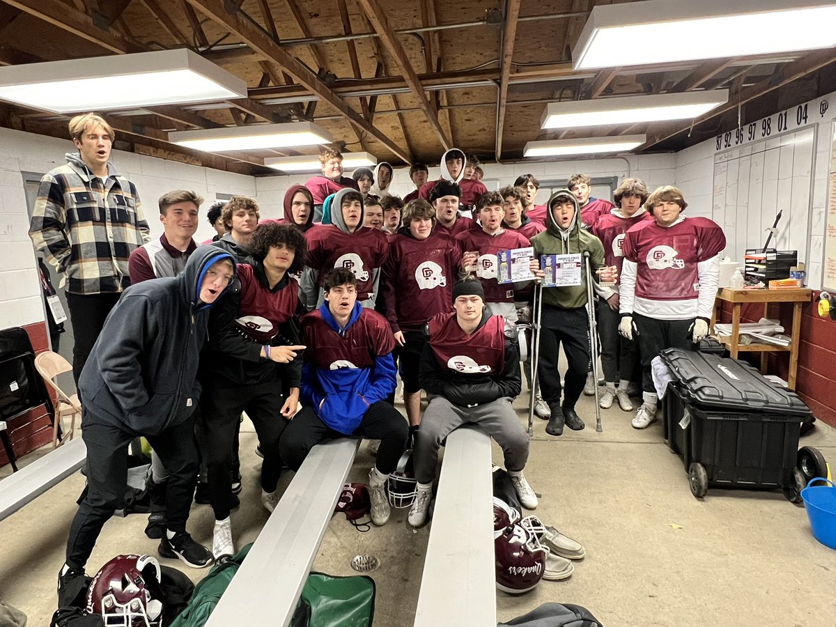 OPQuakersFB's tweet photo. @CrossTrainingA visit today with the Quakers delivering a great message &amp; we appreciate it in this PO week❗️@JustinMoeller5 recognized for “ATTITUDE” &amp; @VictorDinero26  for “BRAVERY”❗️#ROAD23 #OPNE https://t.co/1Y9qkaA1GY