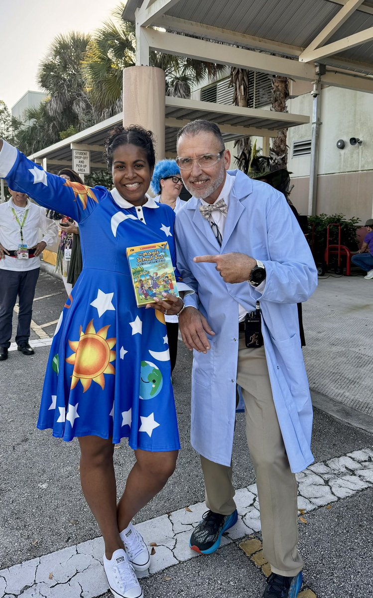 AP_NColey's tweet photo. The Coconut Palm Character Parade was PHENOMENAL! Ms. Frizzle and Mr. Nye #sciencematters
 @CPEPrincipal1 https://t.co/IK0oqAo1Vg