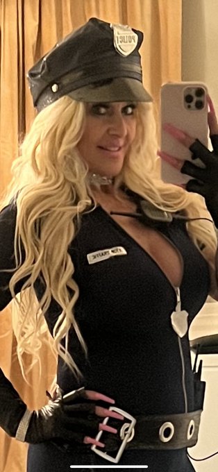 Happy Halloween ❤️ trick or treat ? https://t.co/VqsSrHPPOr<a href="/tag/southbeach"class="tags"><span>#southbeach</span></a><a href="/tag/onehotel"class="tags"><span>#onehotel</span></a>