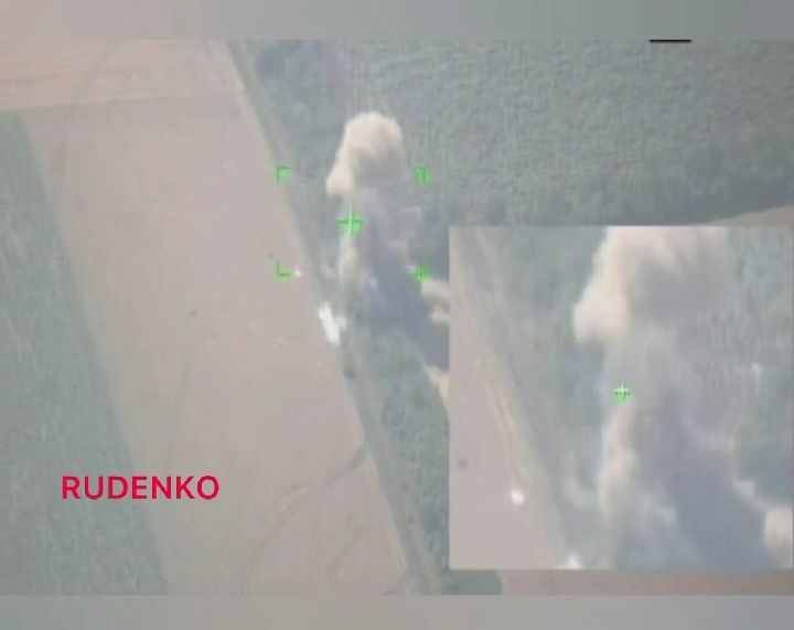 Destroyed_AFU's tweet photo. Equipment: KrAZ-6322
Status: Destroyed
Location: Krasnogorovka settlement, DNR
Date: 03.08.2022
Coordinates: 48.0657222, 37.5084722
#Destroyed  #CAR https://t.co/ru8BwiRcLC