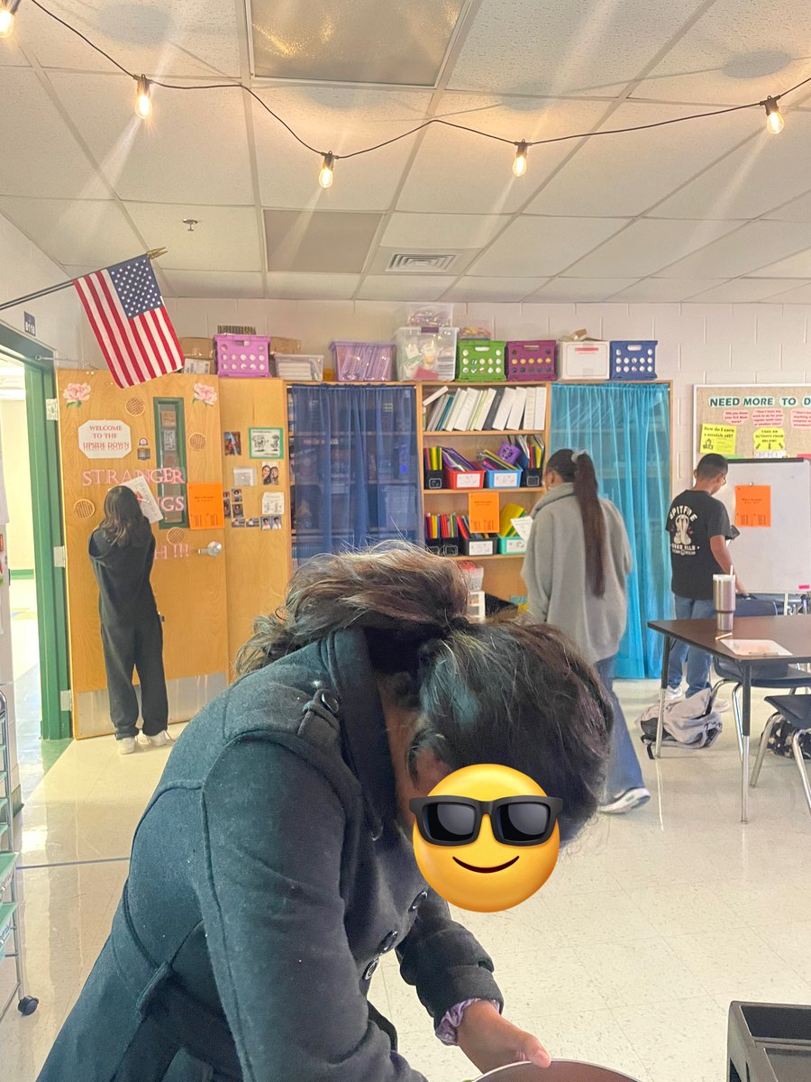 MrsHammond_'s tweet photo. Students enjoying a spiced up gallery walk! π #SCEmath #NISD https://t.co/idZcgwkxkh