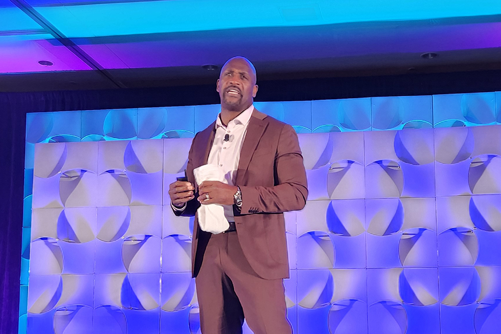 Leadership coach Eric Boles outlined the importance of recognizing and utilizing available resources in his keynote “Moving to Great.” dlvr.it/SyCpVL