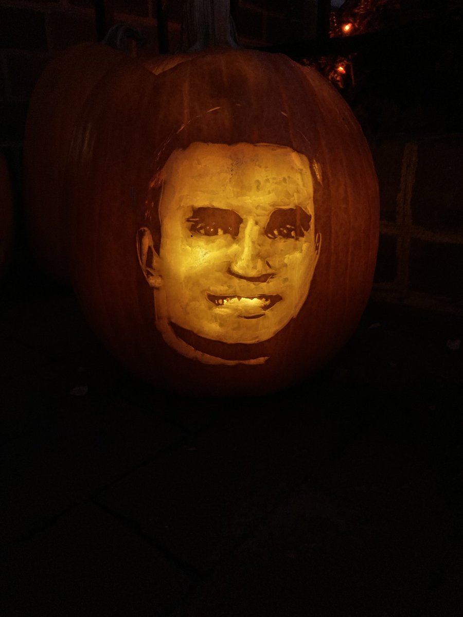 run2611643's tweet photo. ⁦@dougkammerer⁩   On the Halloween doorstep https://t.co/39p4IbdVrV