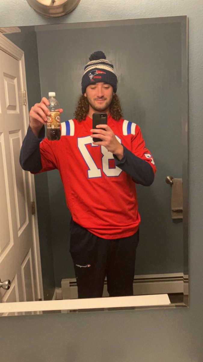 SureThing_Buddy's tweet photo. Root beer Tuesday x Halloween… This is history right here you understand? #HadToDoItToEm https://t.co/1PS4FZyKje