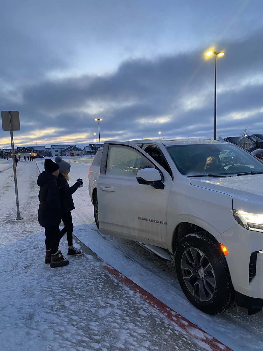 _aliparkinson's tweet image. Curbside Cocoa was the perfect day brightener as everyone braved the icy roads on their way to school. Thanks Discovery student council students for sharing a cup of kindness in the drive thru lane! #Trailblazeon #Brrrr #HappyHalloween