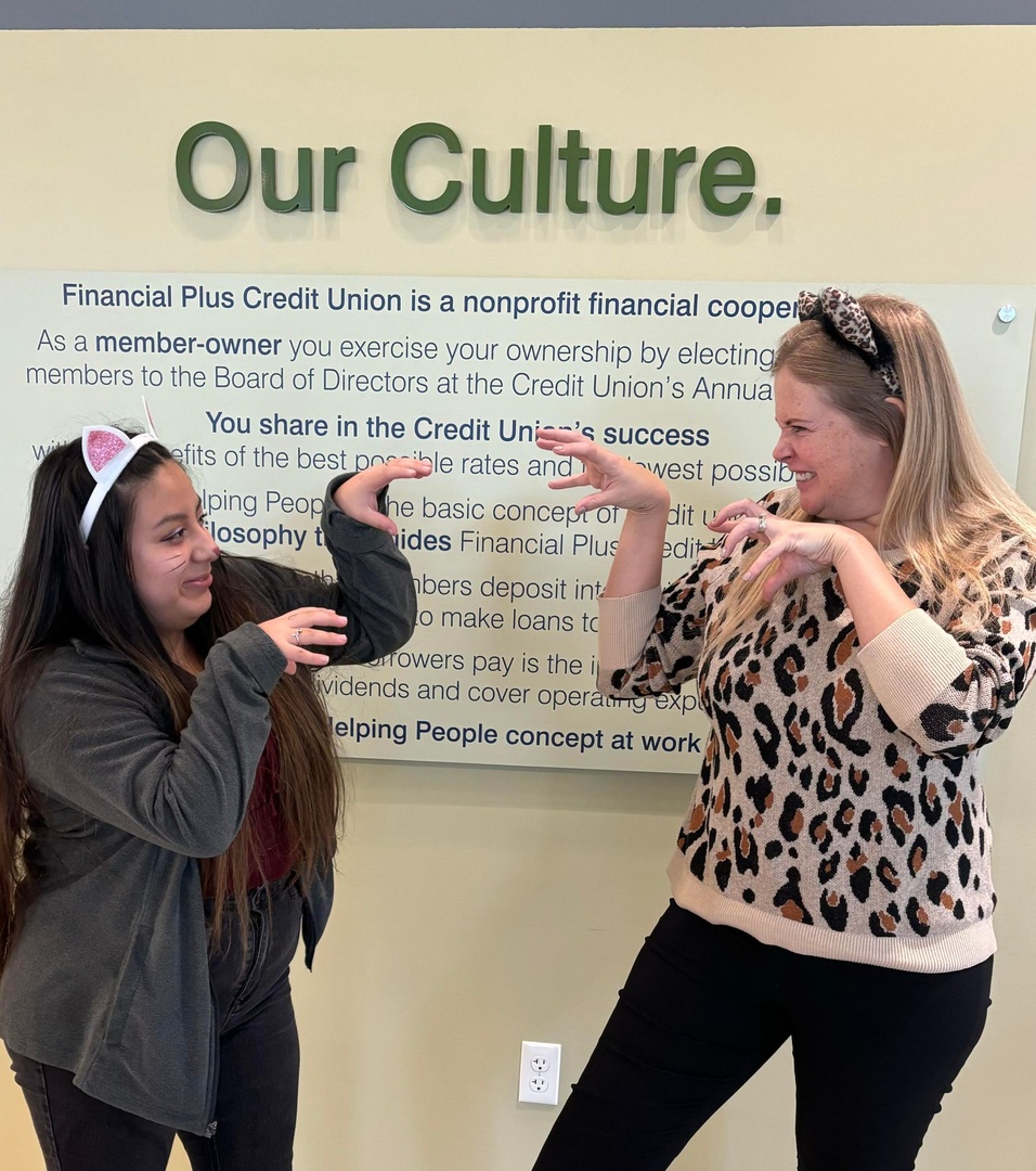 FinancialPlusCU's tweet image. Happy Halloween from the FPCU staff to you! 🎃 We hope your day is filled with spooky fun, sweet treats, and memorable costumes. 👻 #HappyHalloween