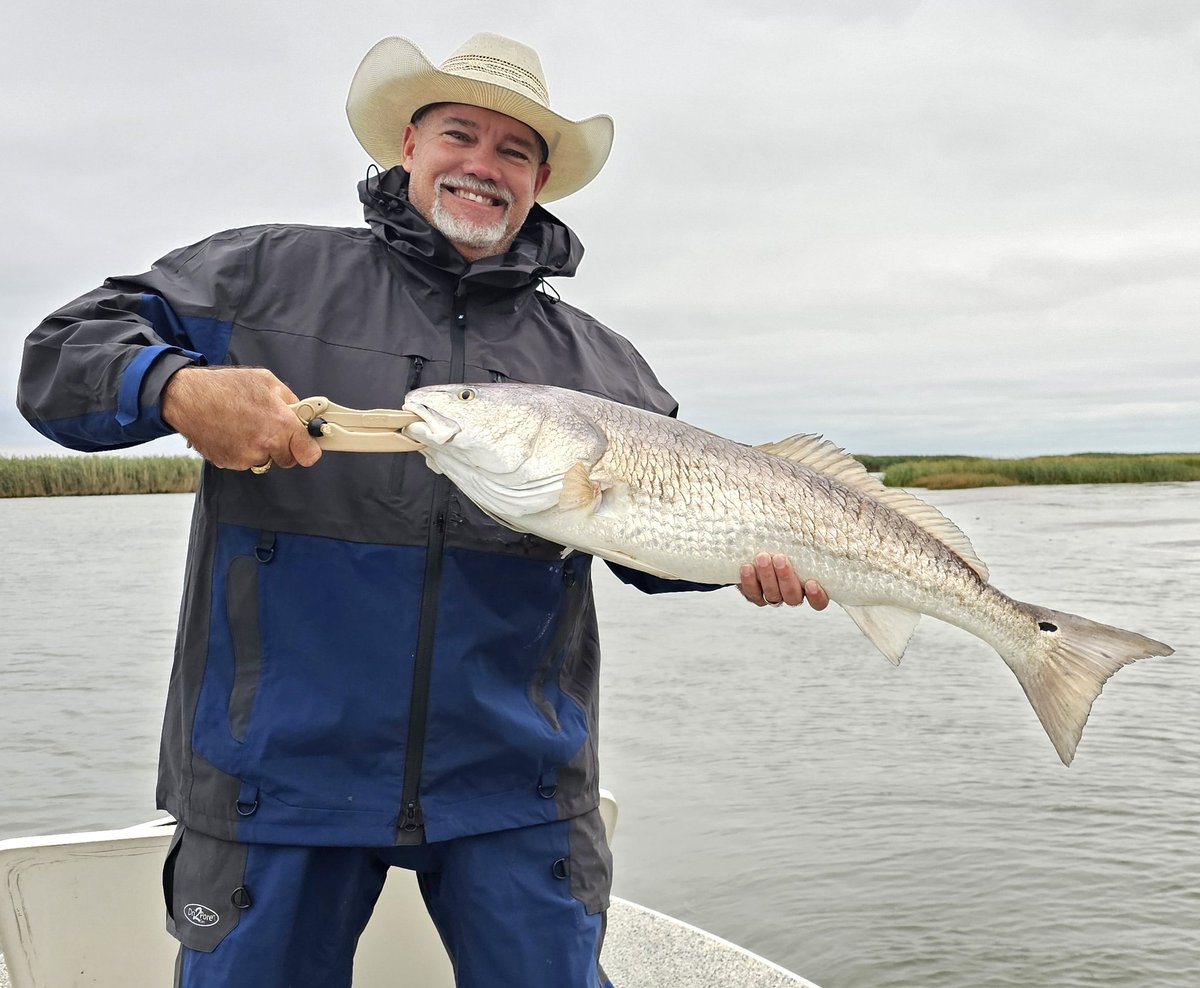 CodyRobersonT24's tweet image. Day #2 in Venice was a drastic change in weather, but we crushed them again. Boated over 100 fish &amp;amp; limited out by 1130. New PB 43".  #GreatTime #ArmyRedfishAnglers #FroggToggs