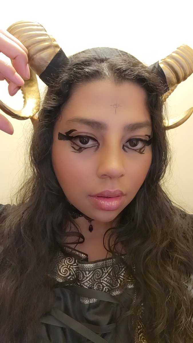 _Vexandra_'s tweet photo. ✨️Happy Halloween✨️ https://t.co/4hXNGOI9XA